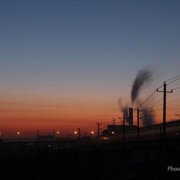 夕阳东升,见证岁月变迁的美丽瞬间