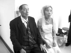 五旬老太上春晚,岁月如歌，精彩绽放